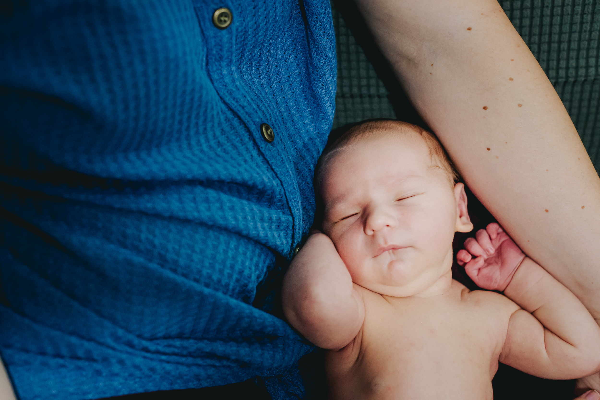 peaceful postpartum looks like a sleeping baby next to mama